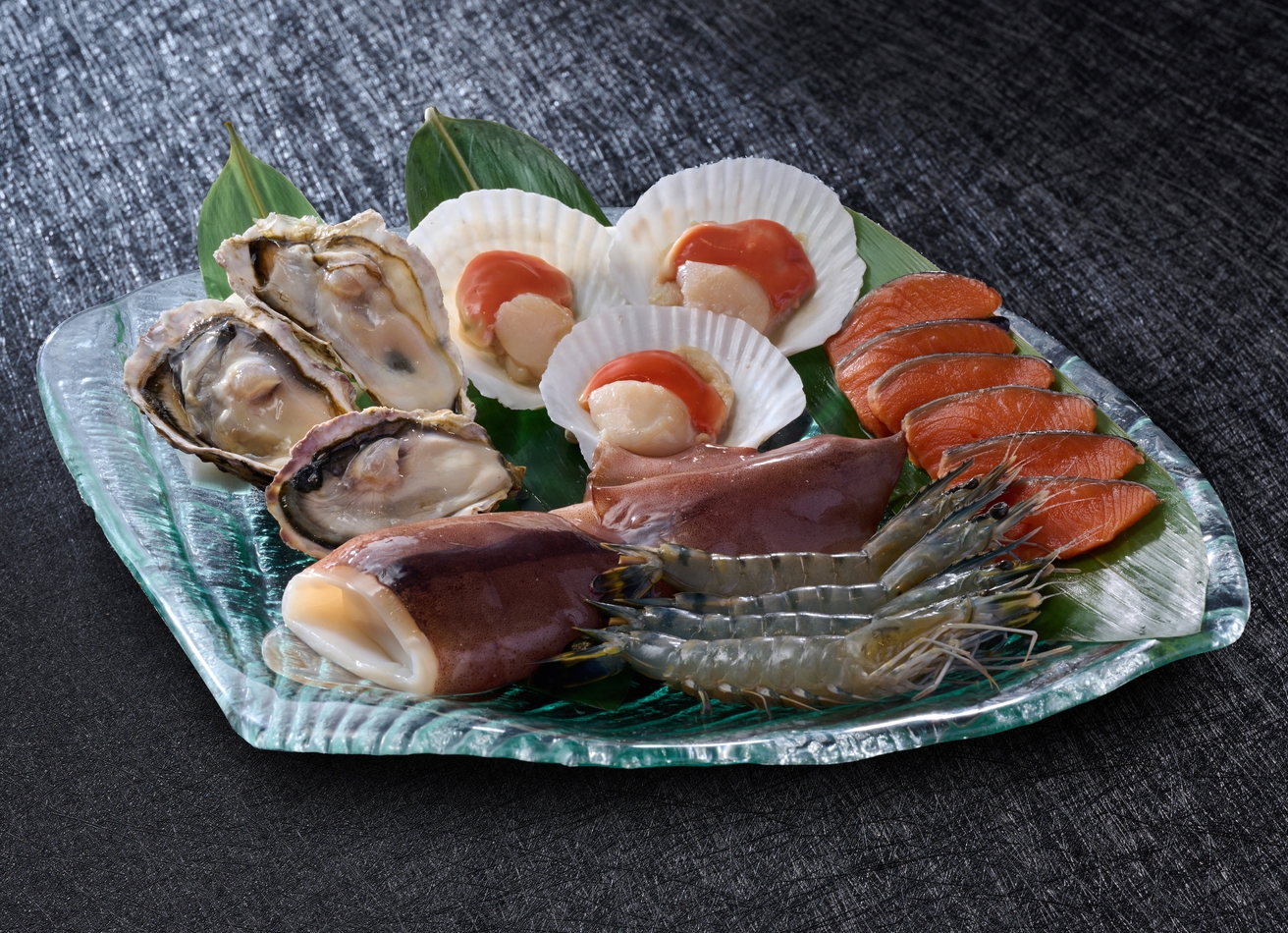 Assorted seafood platter 1312x950px