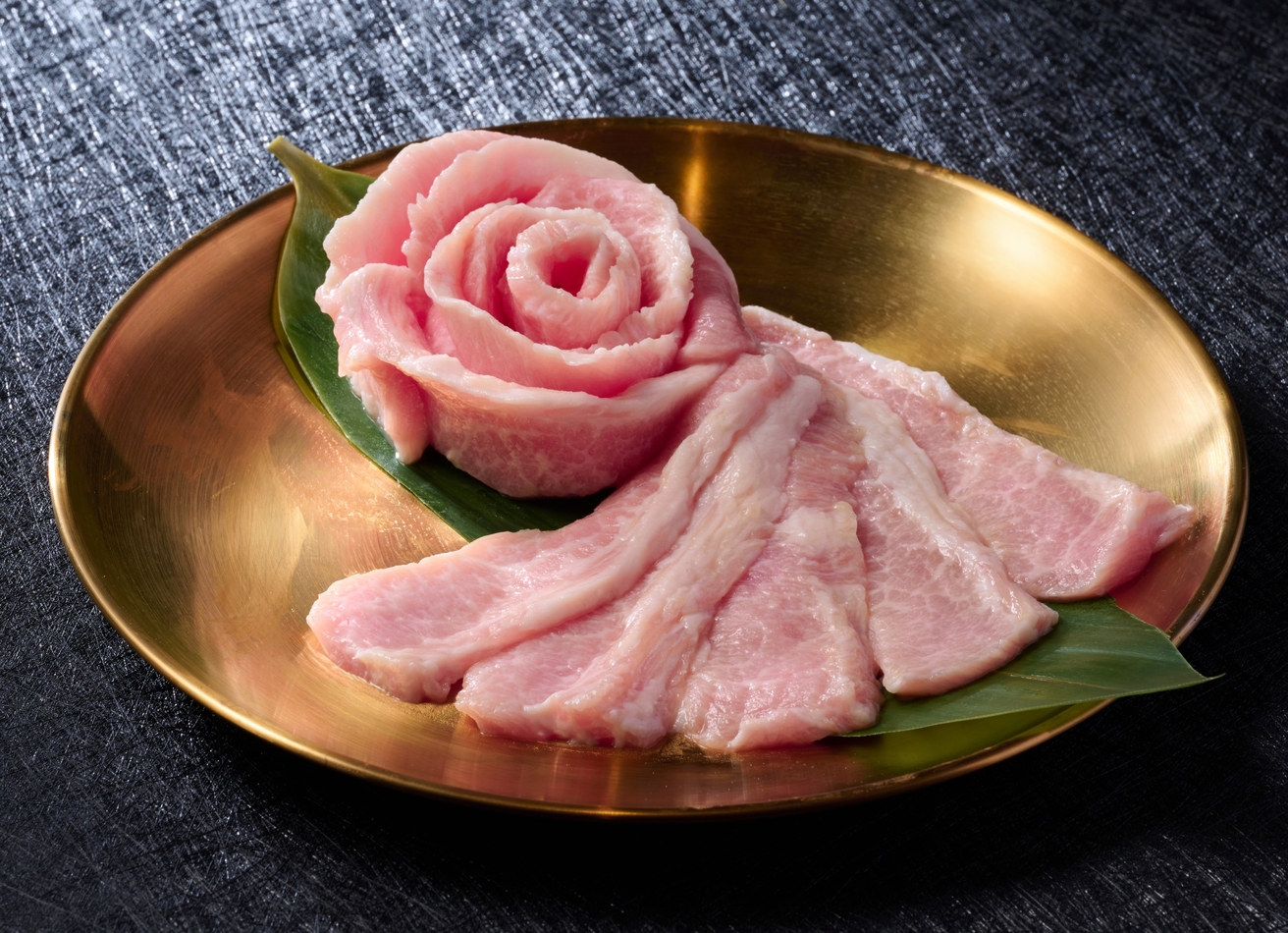 Sliced pork neck 1312x950px